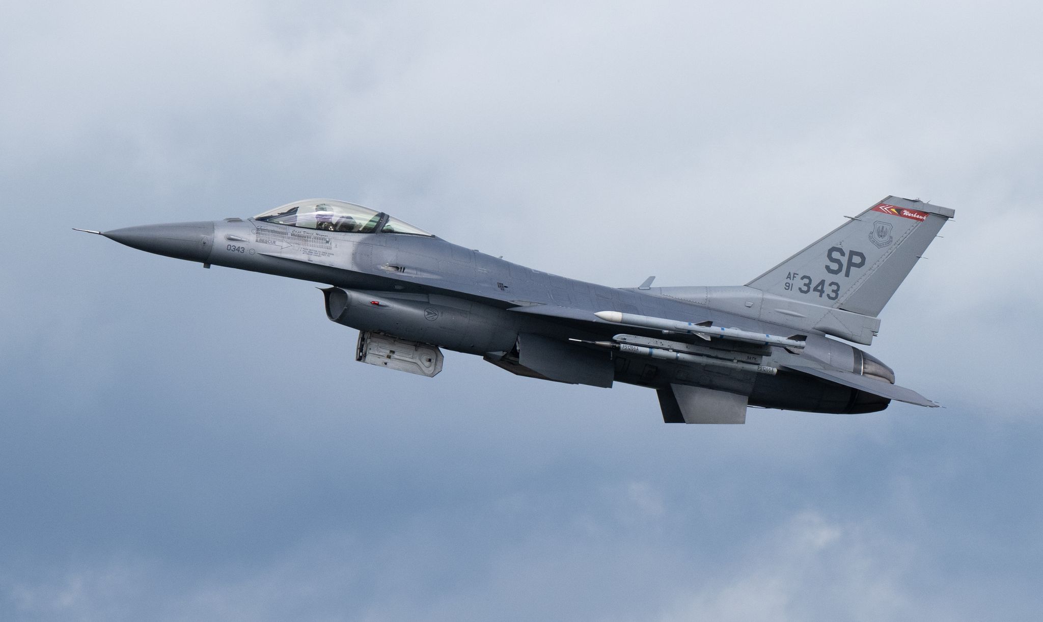 Selenskyj stellt erste F-16 der Ukraine vor