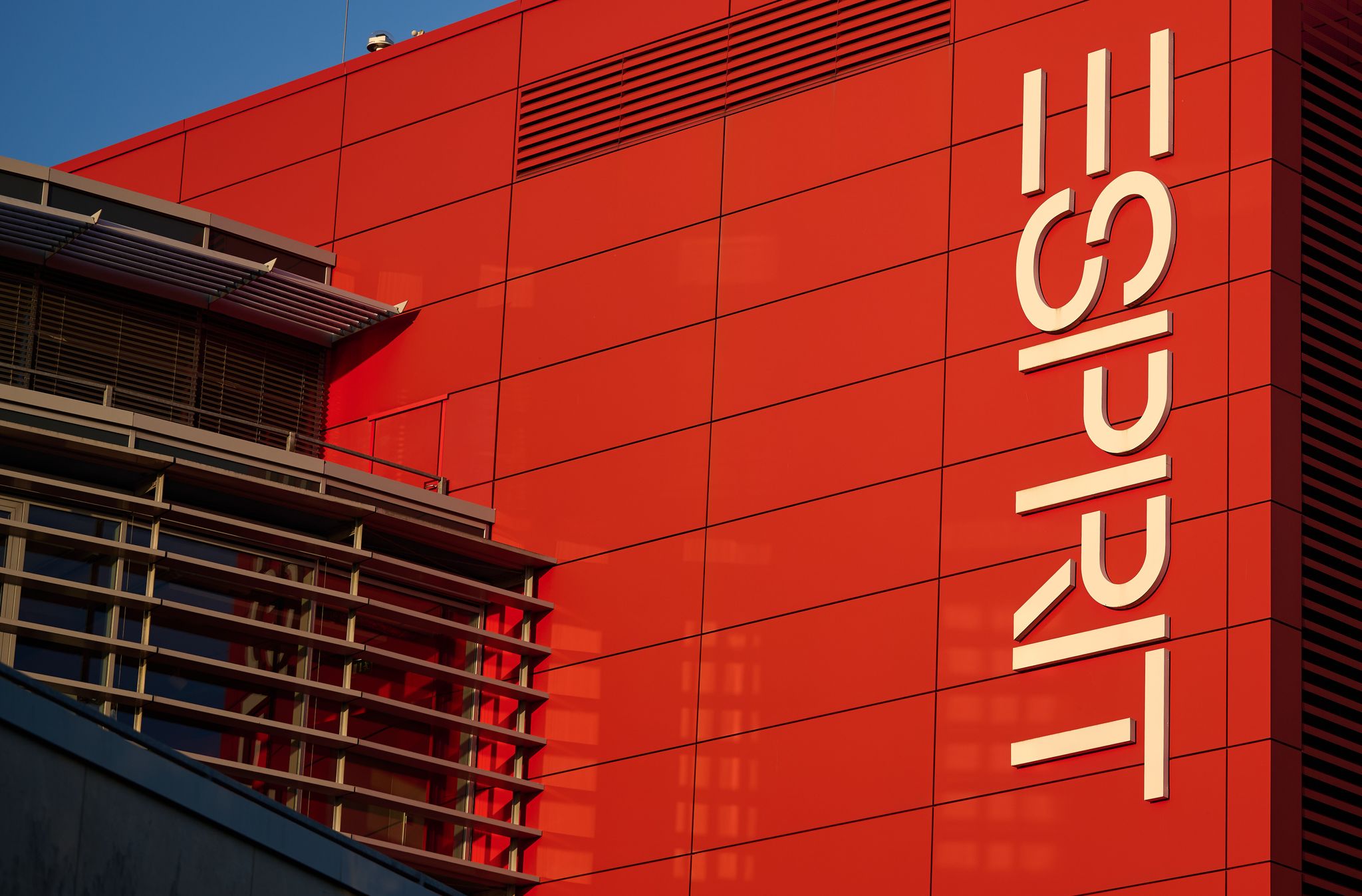 Esprit schließt alle Filialen in Deutschland,1300 Mitarbeiter verlieren Job