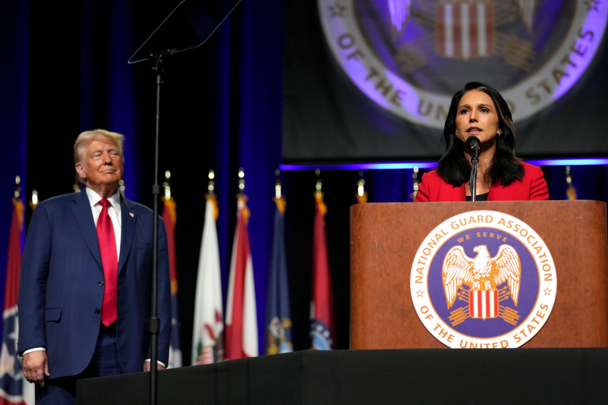 Tulsi Gabbard unterstützt Trump bei Wahl im November