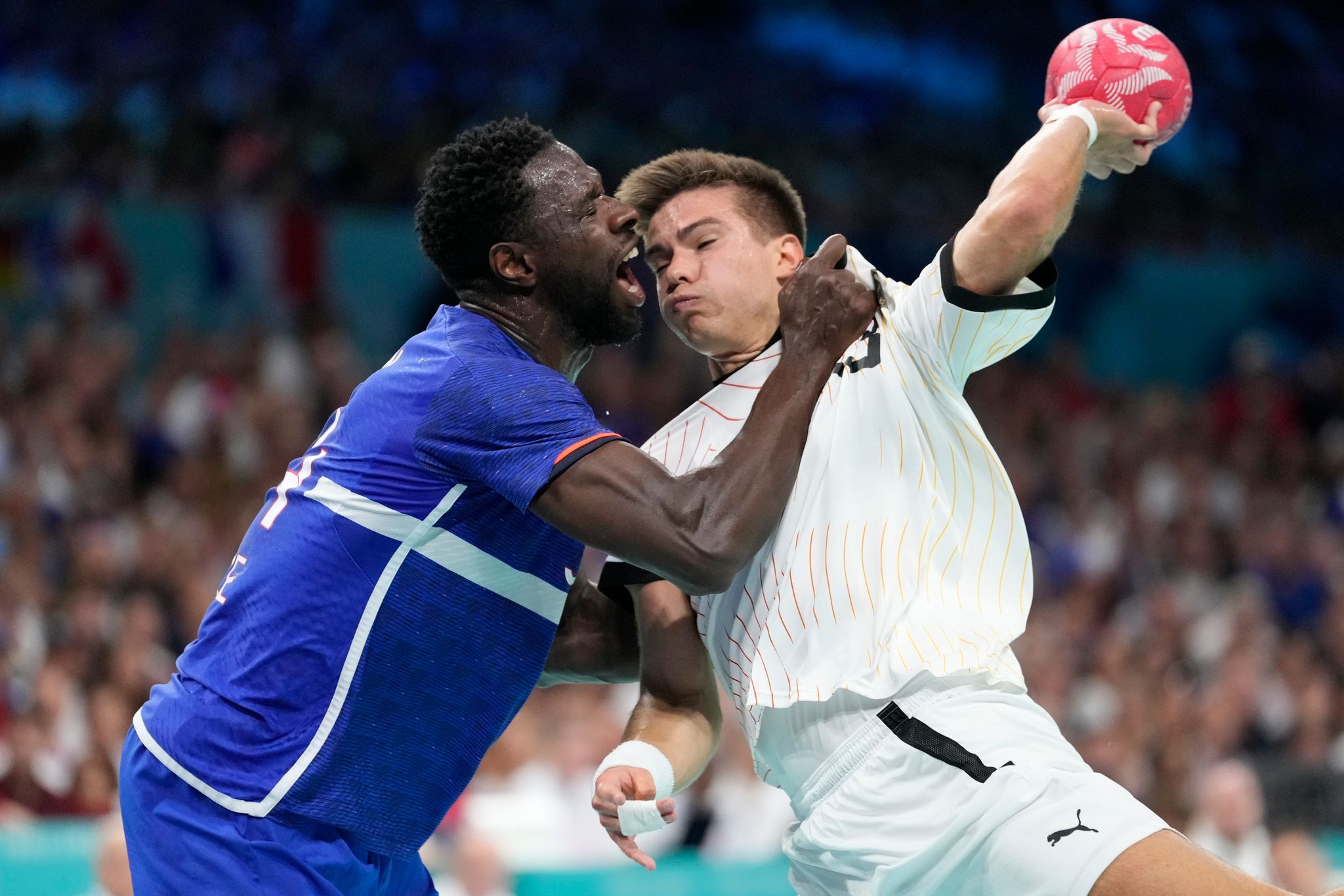 Deutschlands Handballer kämpfen sich gegen Frankreich ins Halbfinale