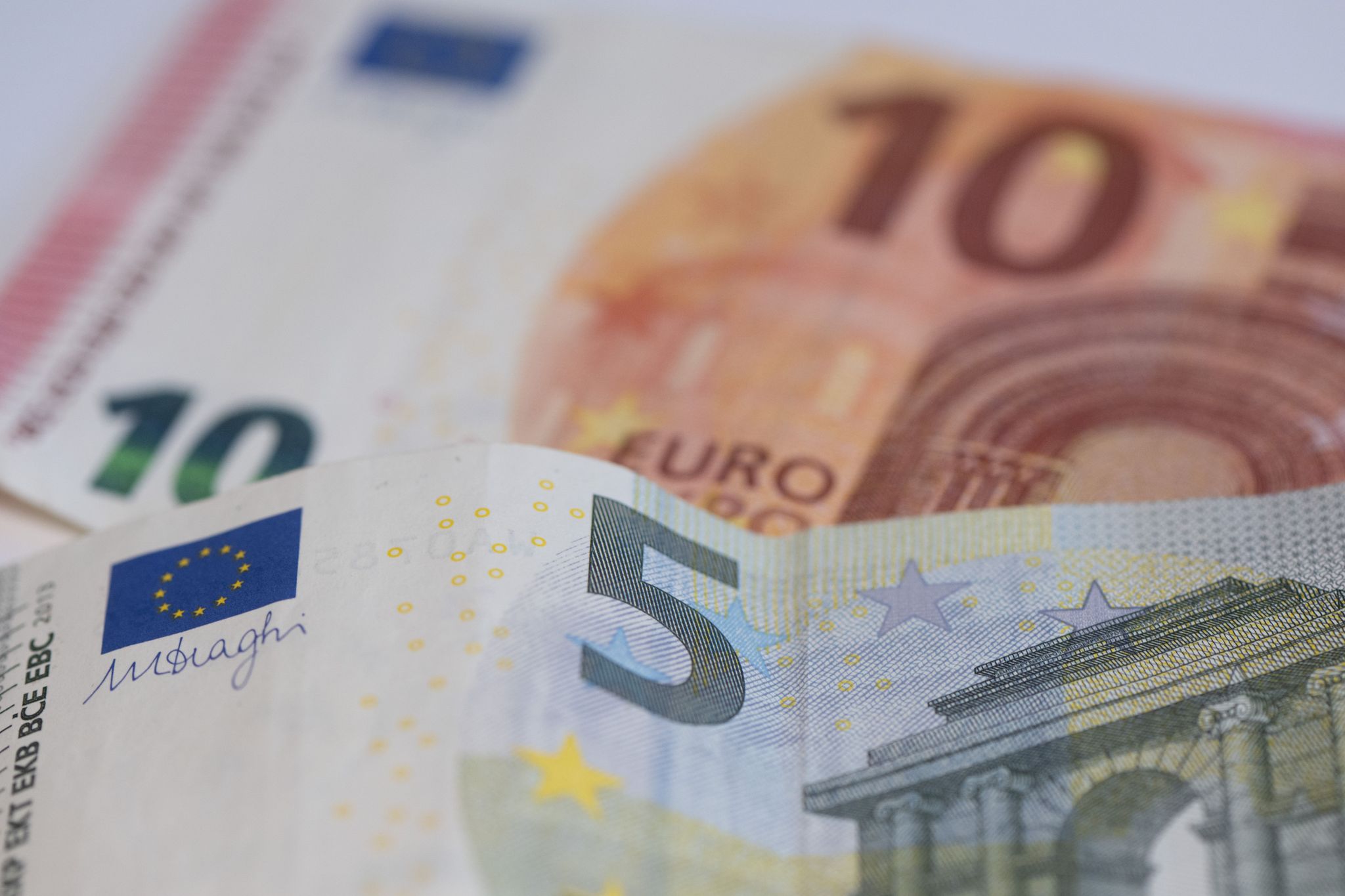 Studie: Tariflöhne steigen 2024 kräftig