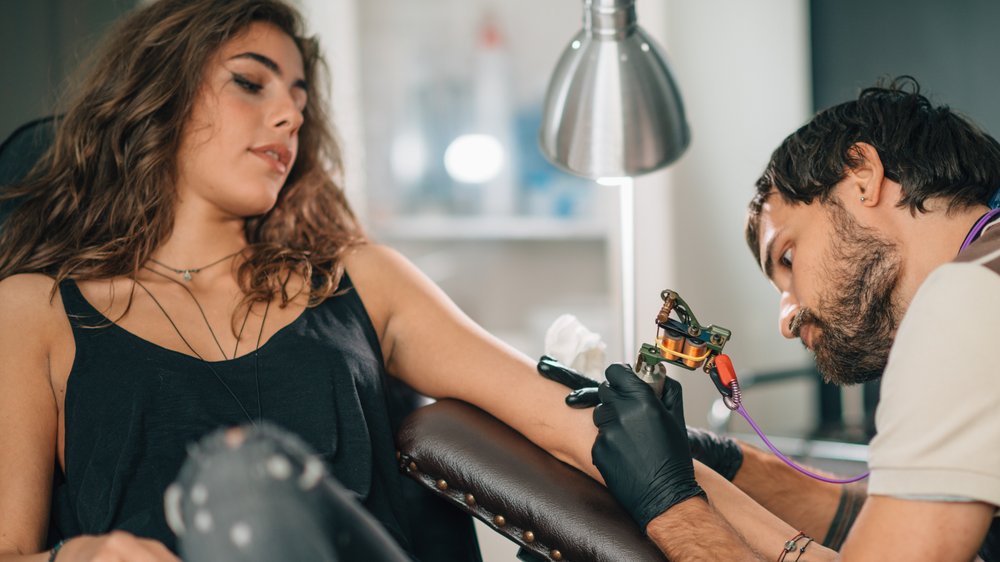 Seriös und sicher: Wie man das richtige Tattoostudio findet