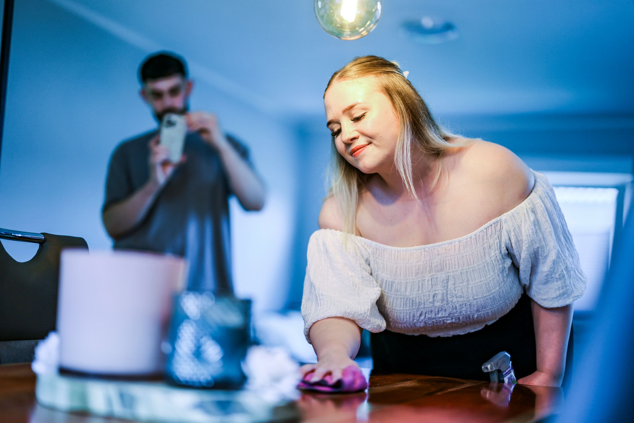 Influencer teilt Putztricks auf Tiktok, motiviert zum Aufräumen und empfiehlt Reinigungsprodukte