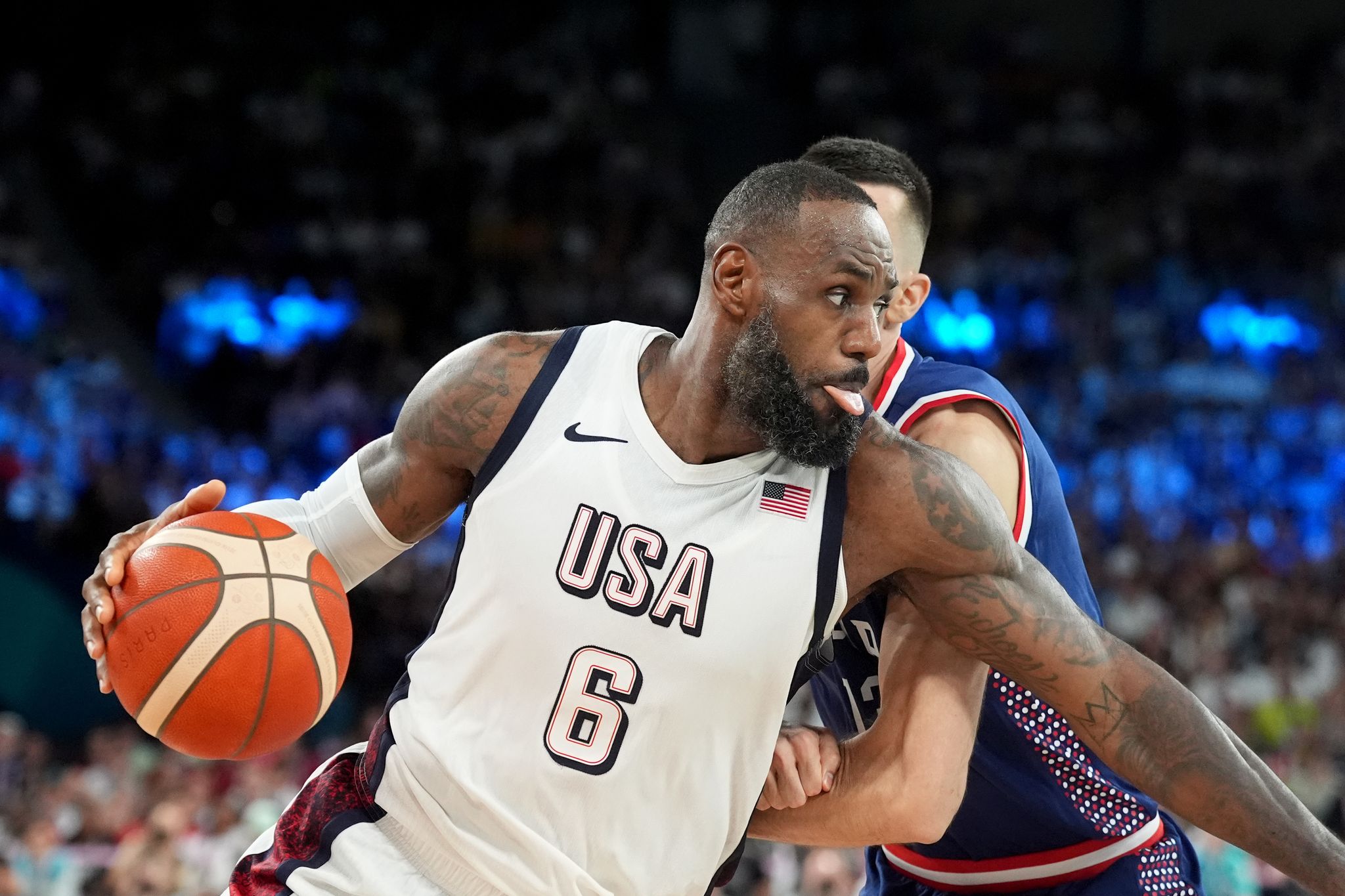 USA besiegt Serbien im Halbfinale mit Mühe