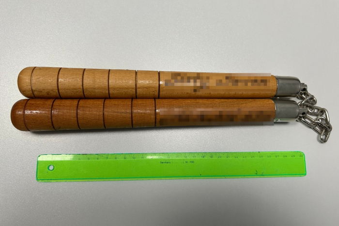 Zoll beschlagnahmt Würgeholz am Flughafen Hamburg