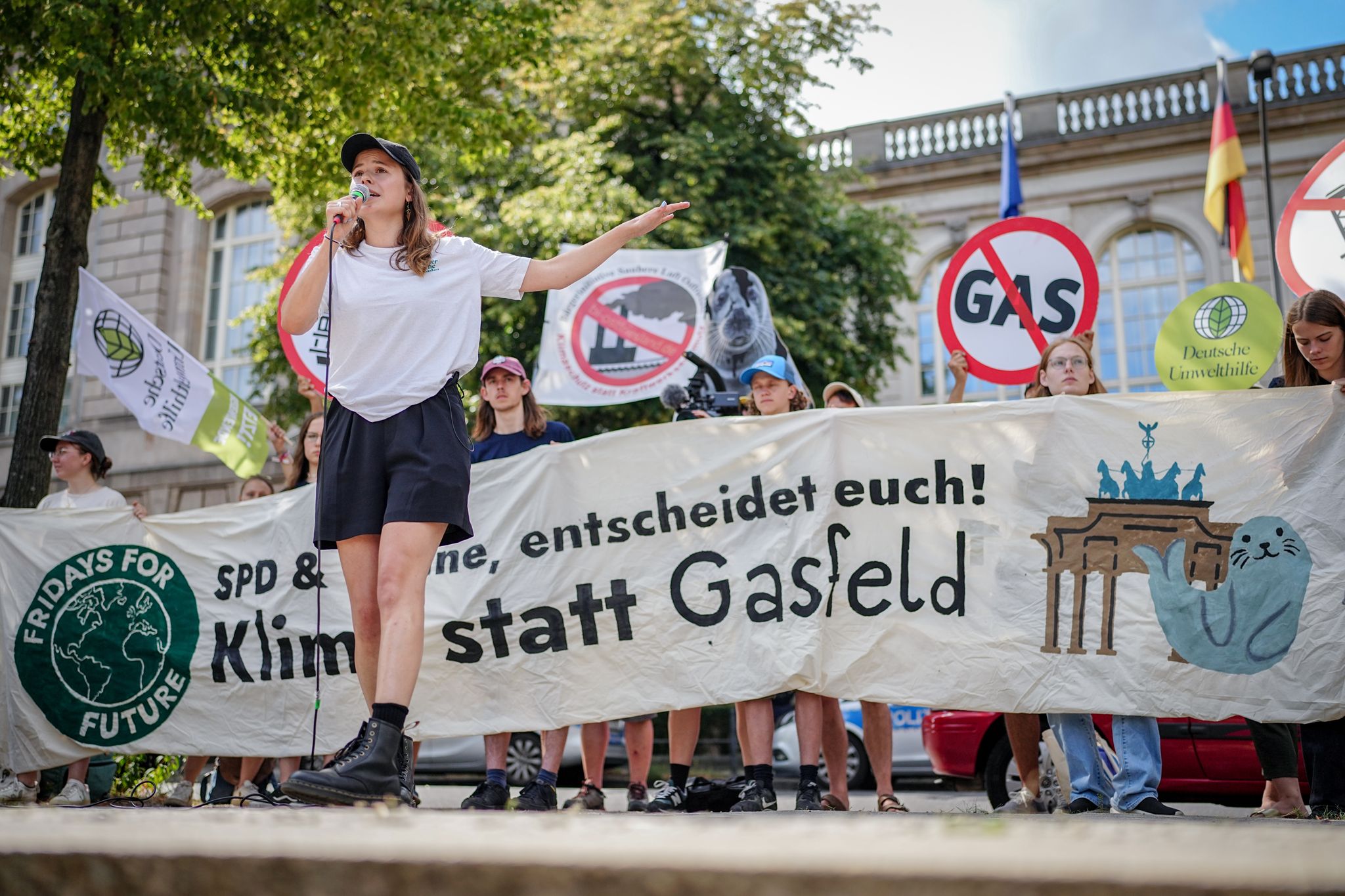 Protest gegen Erdgasfeld bei Borkum vor Habecks Ministerium