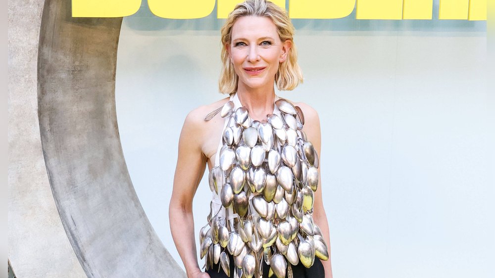 Glänzender Auftritt von Cate Blanchett in Löffel-Oberteil