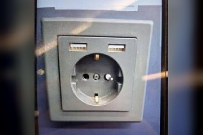 Neumünster: Unregelmäßigkeiten an Steckdosen in Zügen festgestellt