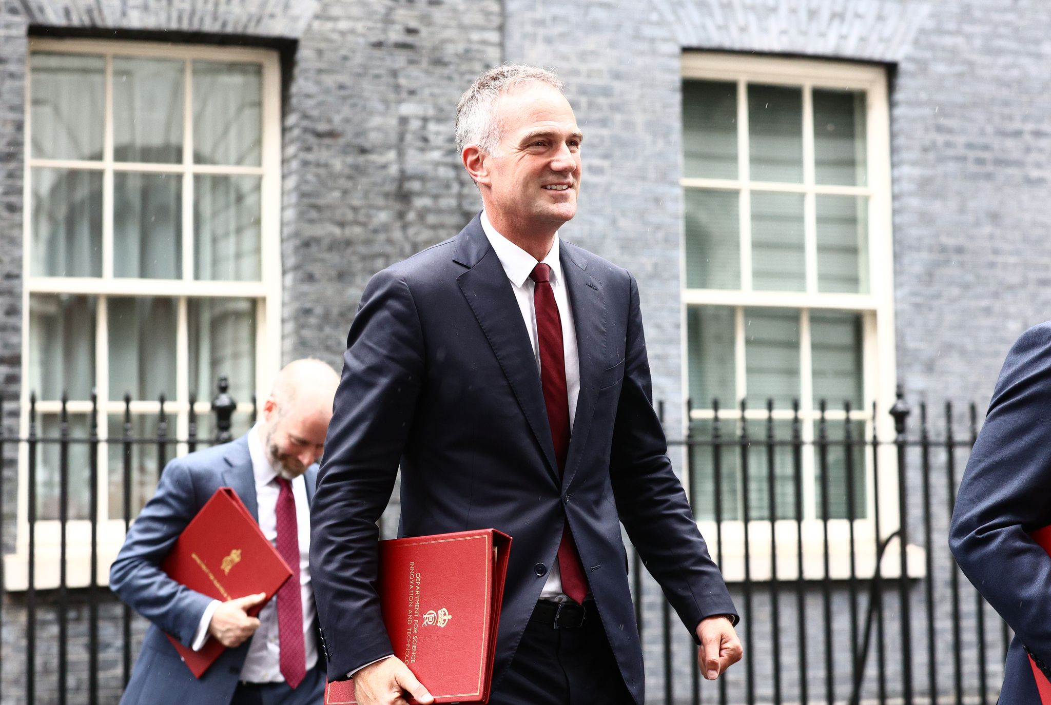 London nimmt Social-Media-Plattformen in die Pflicht