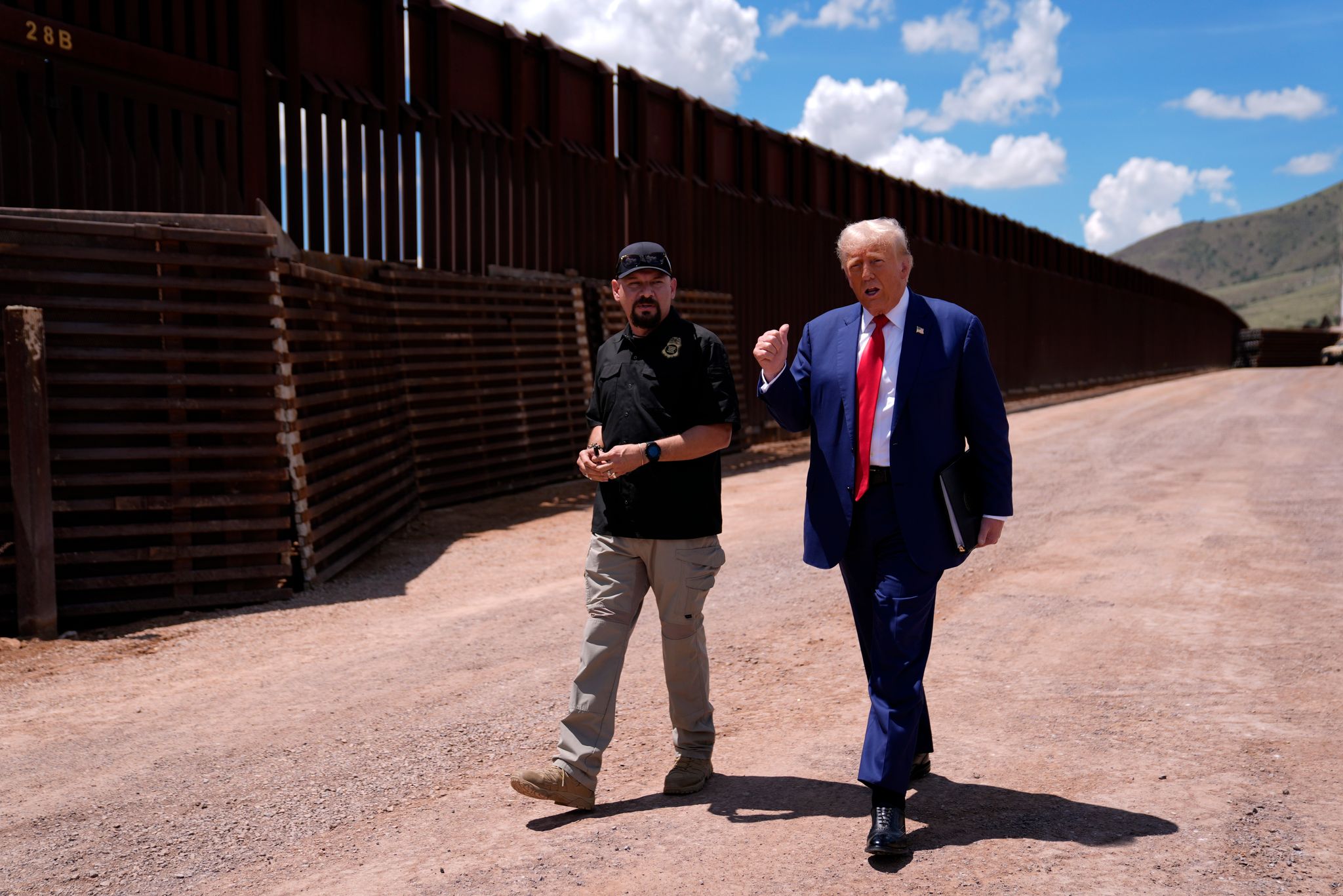 Trump hetzt an US-Südgrenze gegen Harris und Migranten