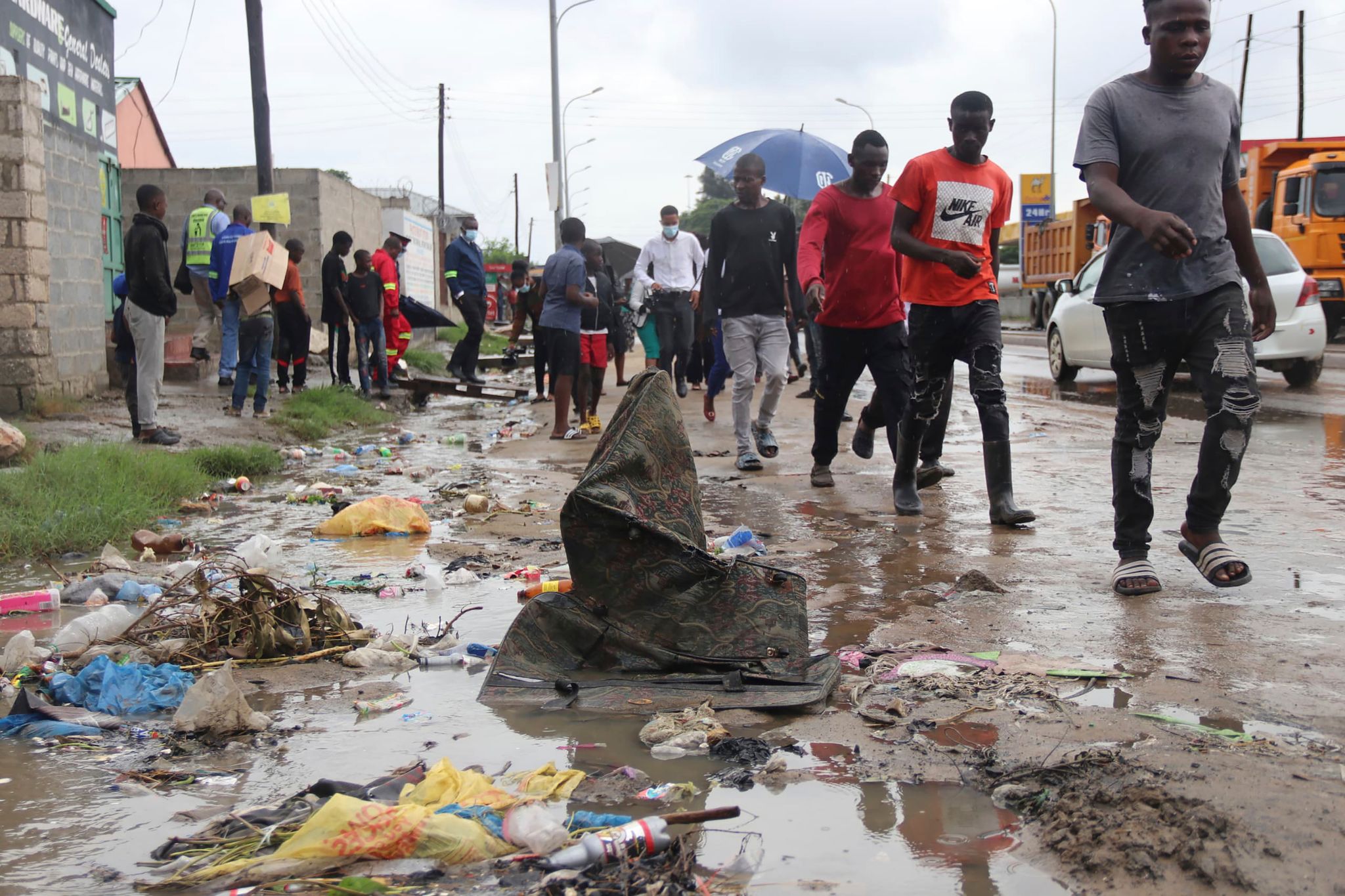 Cholera weiter stark verbreitet, Darminfektion durch Lebensmittel und Wasser übertragen. Sauberes Wasser und sanitäre Einrichtungen können vorbeugen.