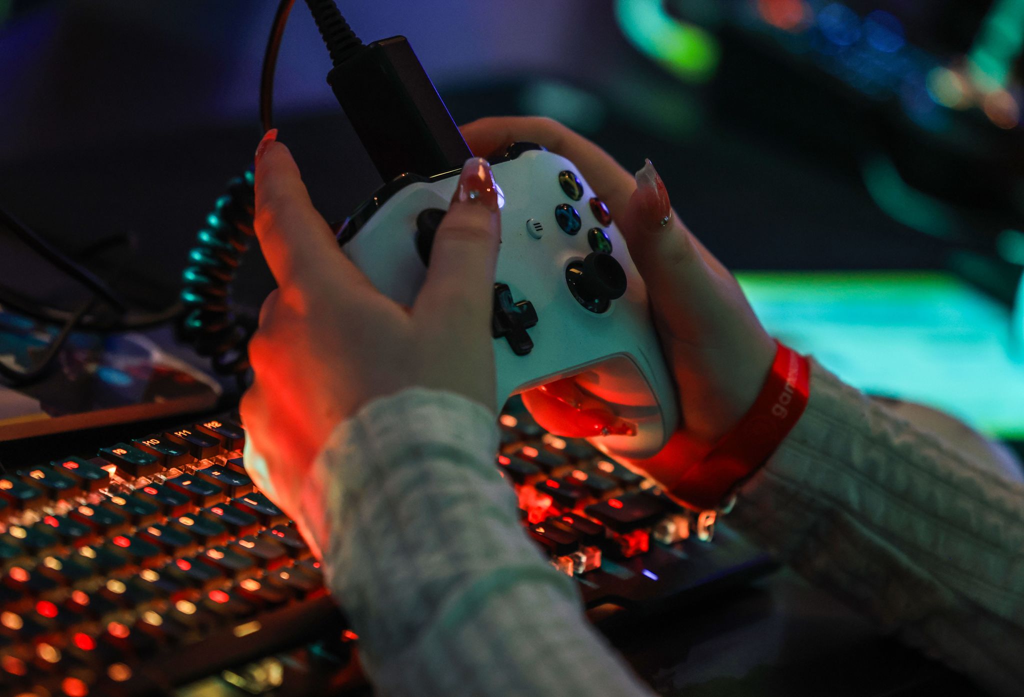 Internet dominiert Freizeitaktivitäten – Umfrage 2024