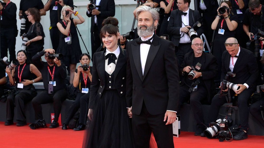 Seltener Paarauftritt in Venedig: Winona Ryder zeigt ihren Partner