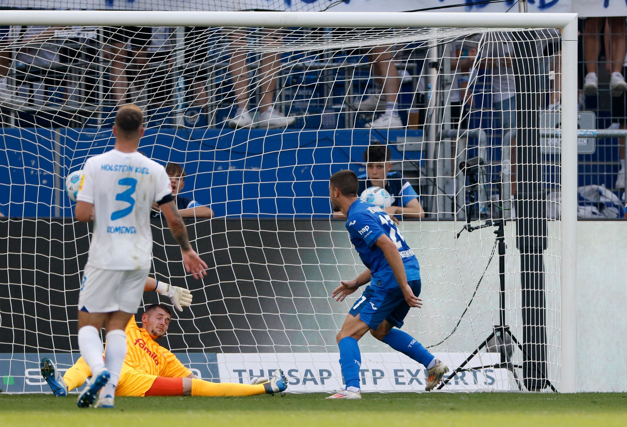 Kiel verliert Liga-Premiere bei stillen Hoffenheim-Fans