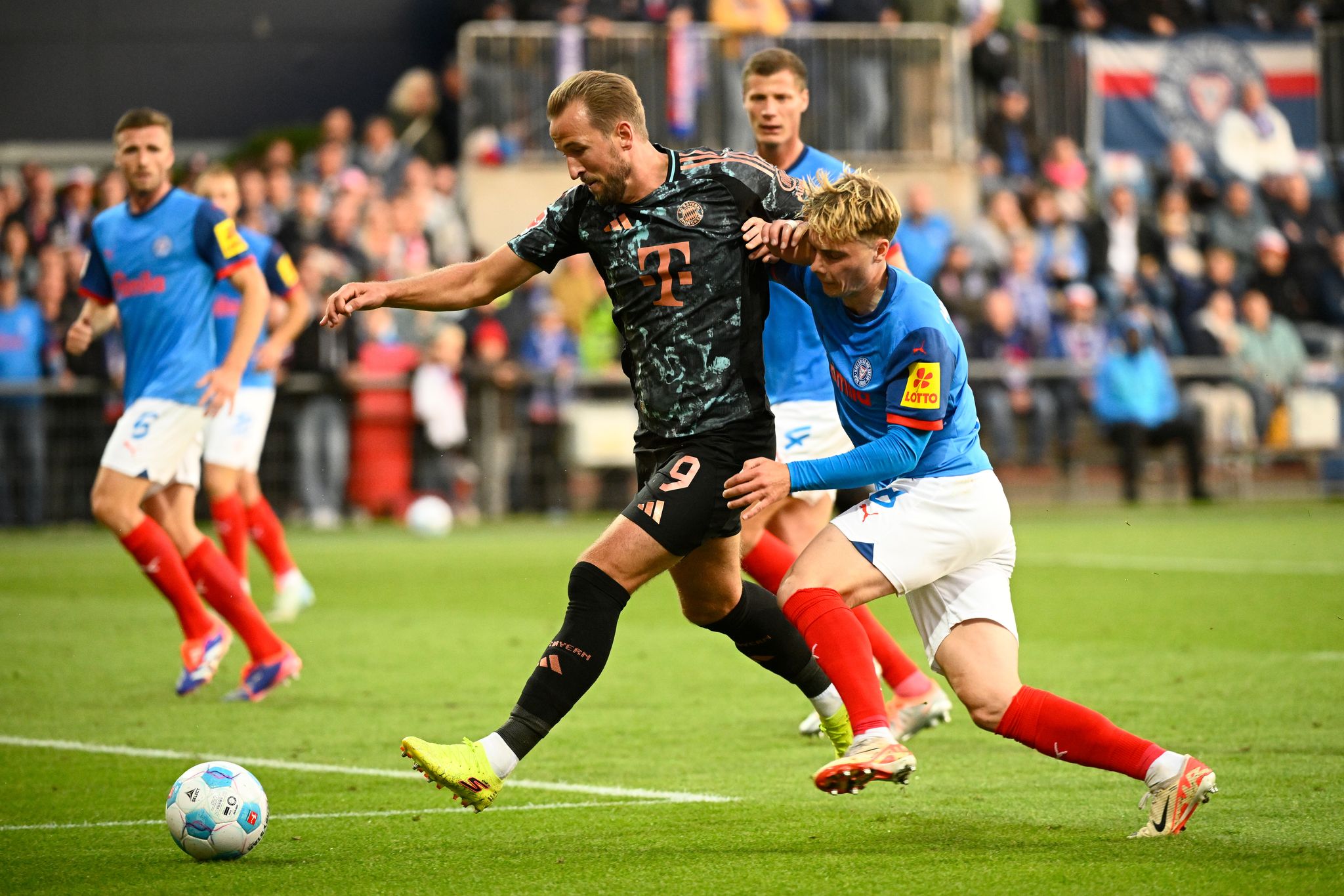 Bayern demontiert Kiel mit 6:1 und übernimmt Tabellenführung