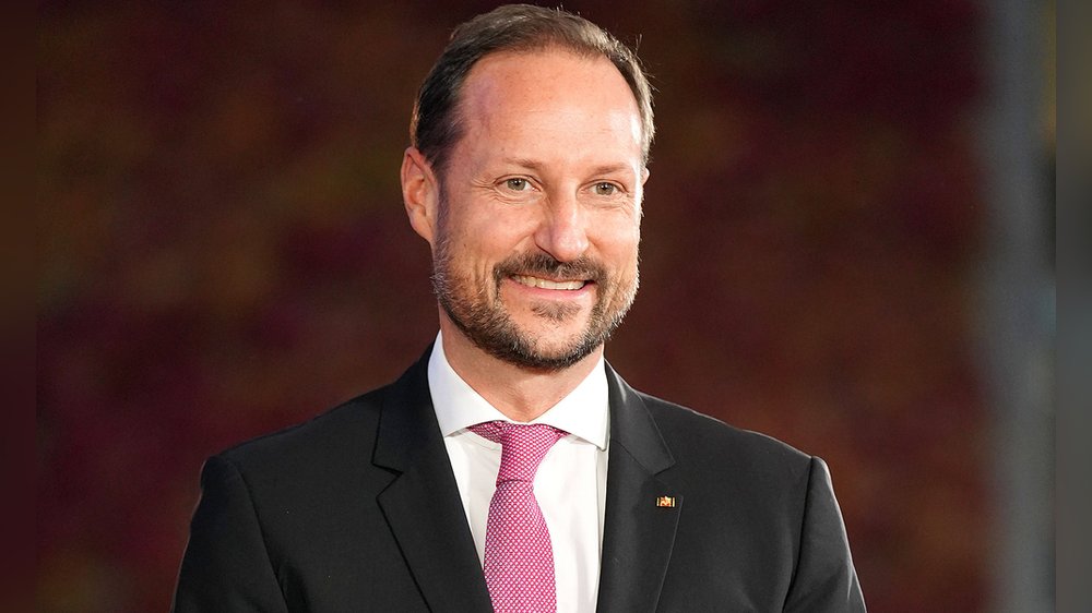 Kronprinz Haakon jubelt norwegischen Athleten in Paris zu