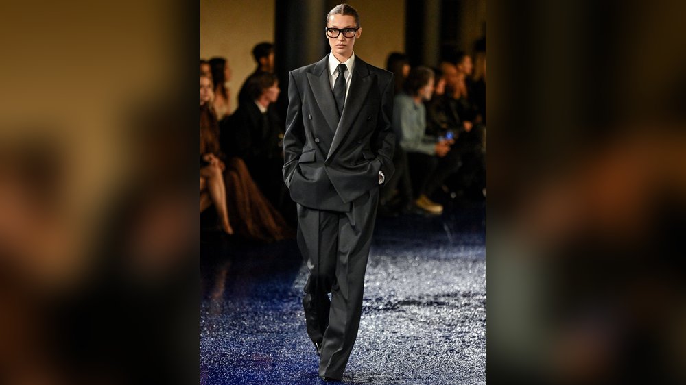 Bella Hadids Triumphales Comeback bei der Paris Fashion Week