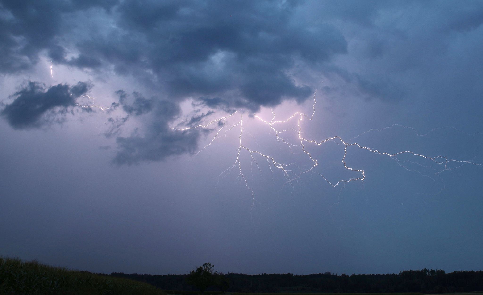 Unwettergefahr in Deutschland: Gewitter und Starkregen in der ersten Herbstwoche