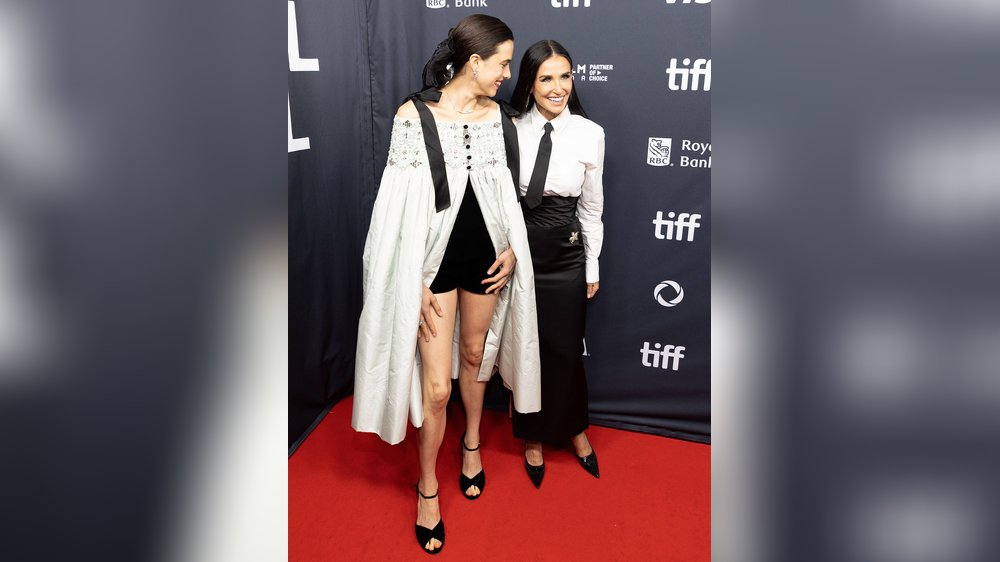 Demi Moore und Margaret Qualley glänzen beim TIFF in Schwarz-Weiß