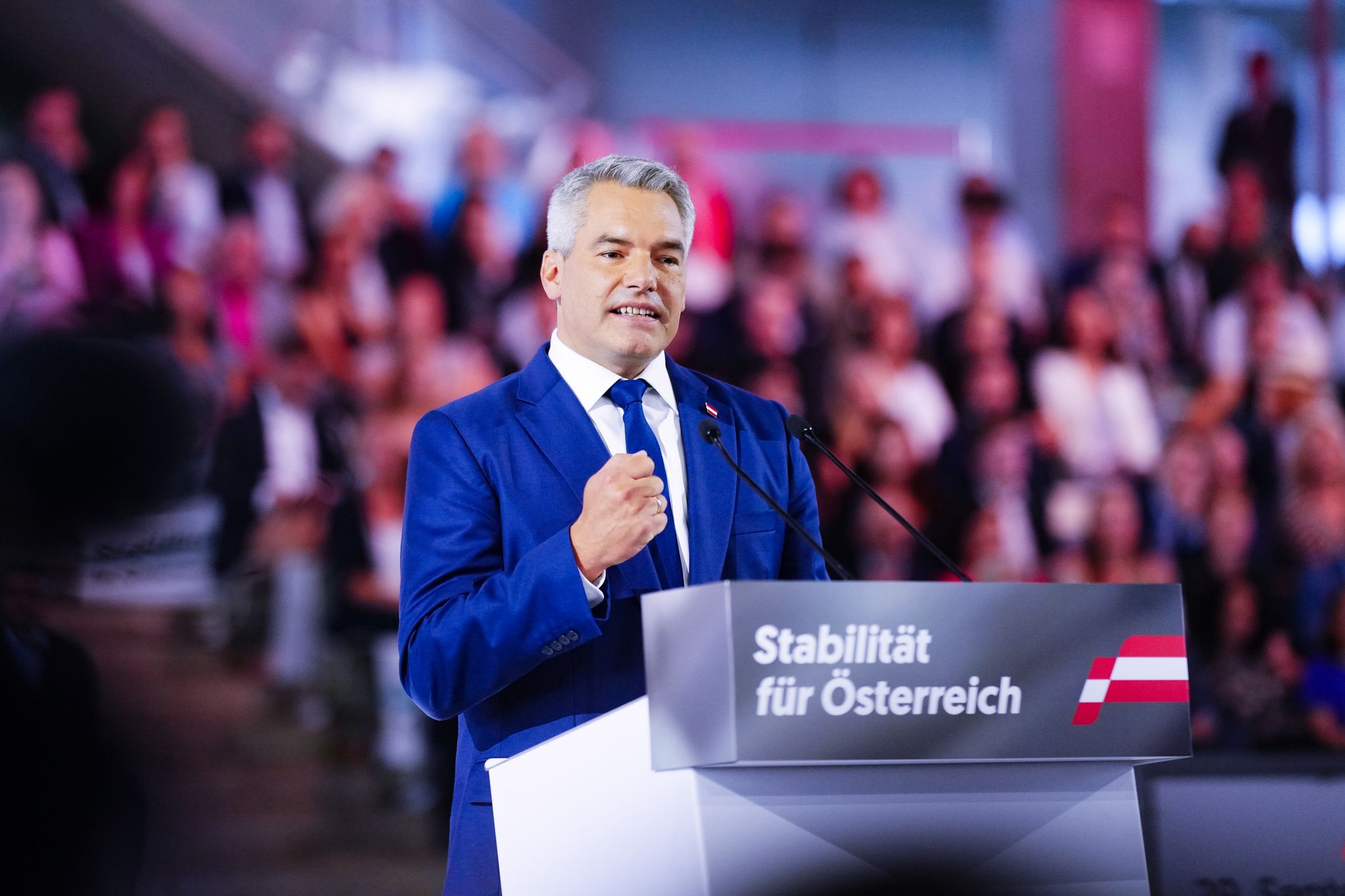 FPÖ vorne in Umfragen, ÖVP holt auf. Entscheidung bei Wahl.