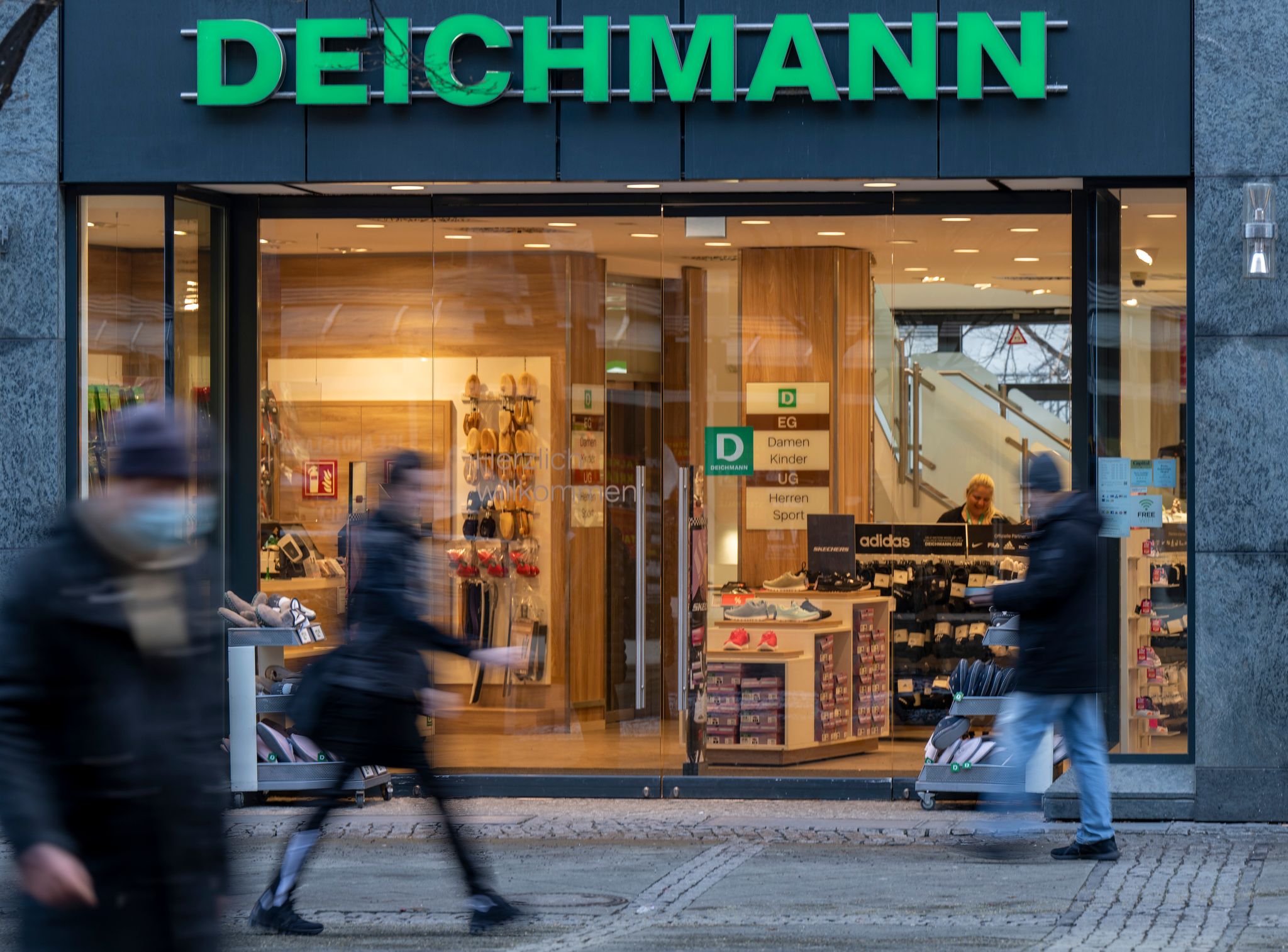 Deichmann interessiert an Schuh-Markenrechten von Esprit