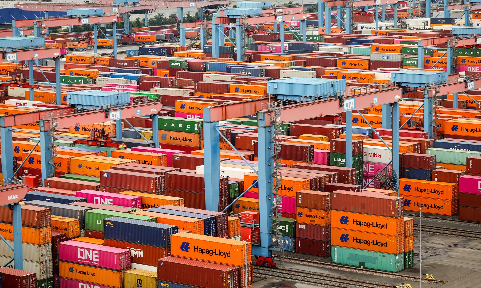 Mehr Exporte und Importe im Juli