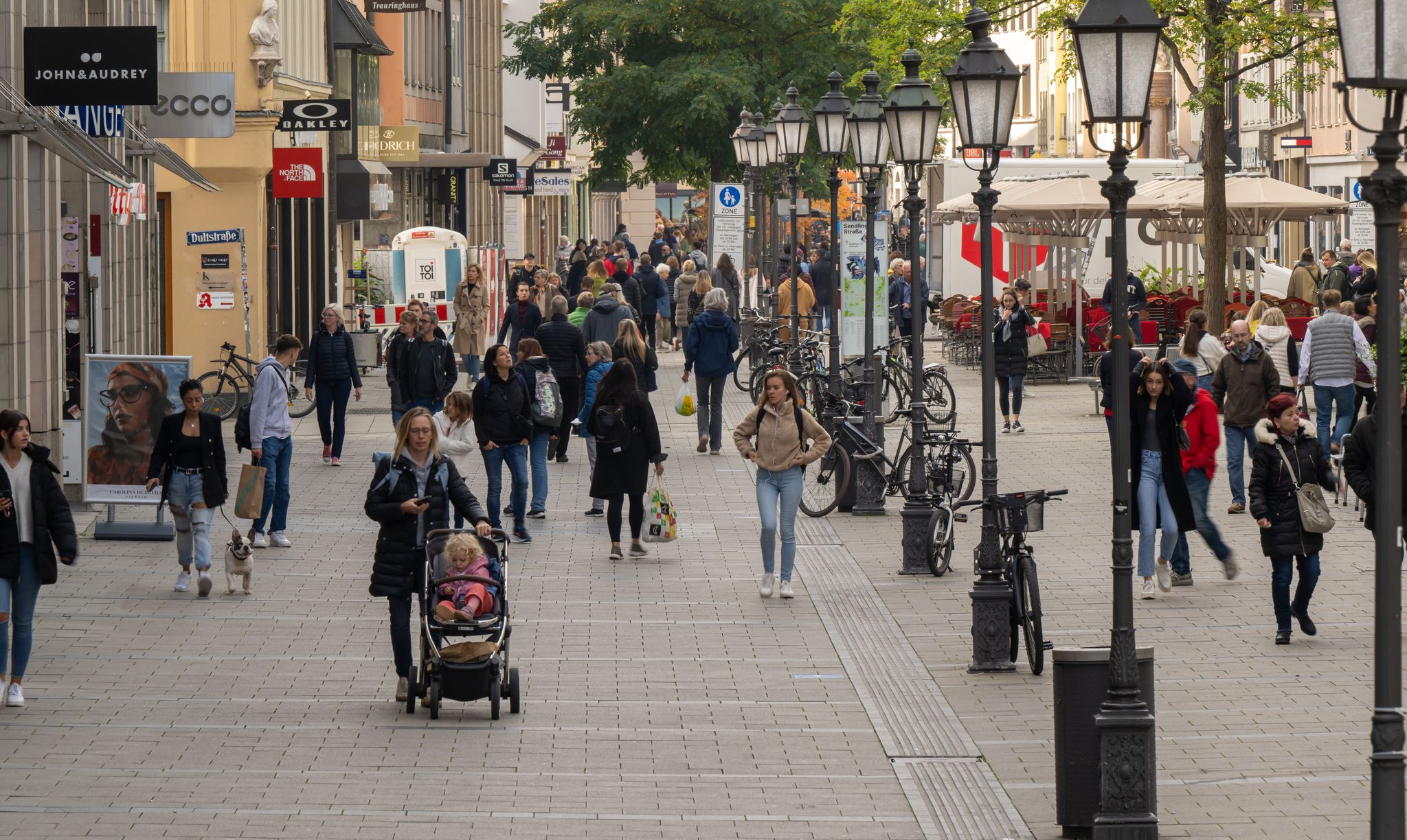 Verbraucher verlieren die Lust am Einkaufsbummel