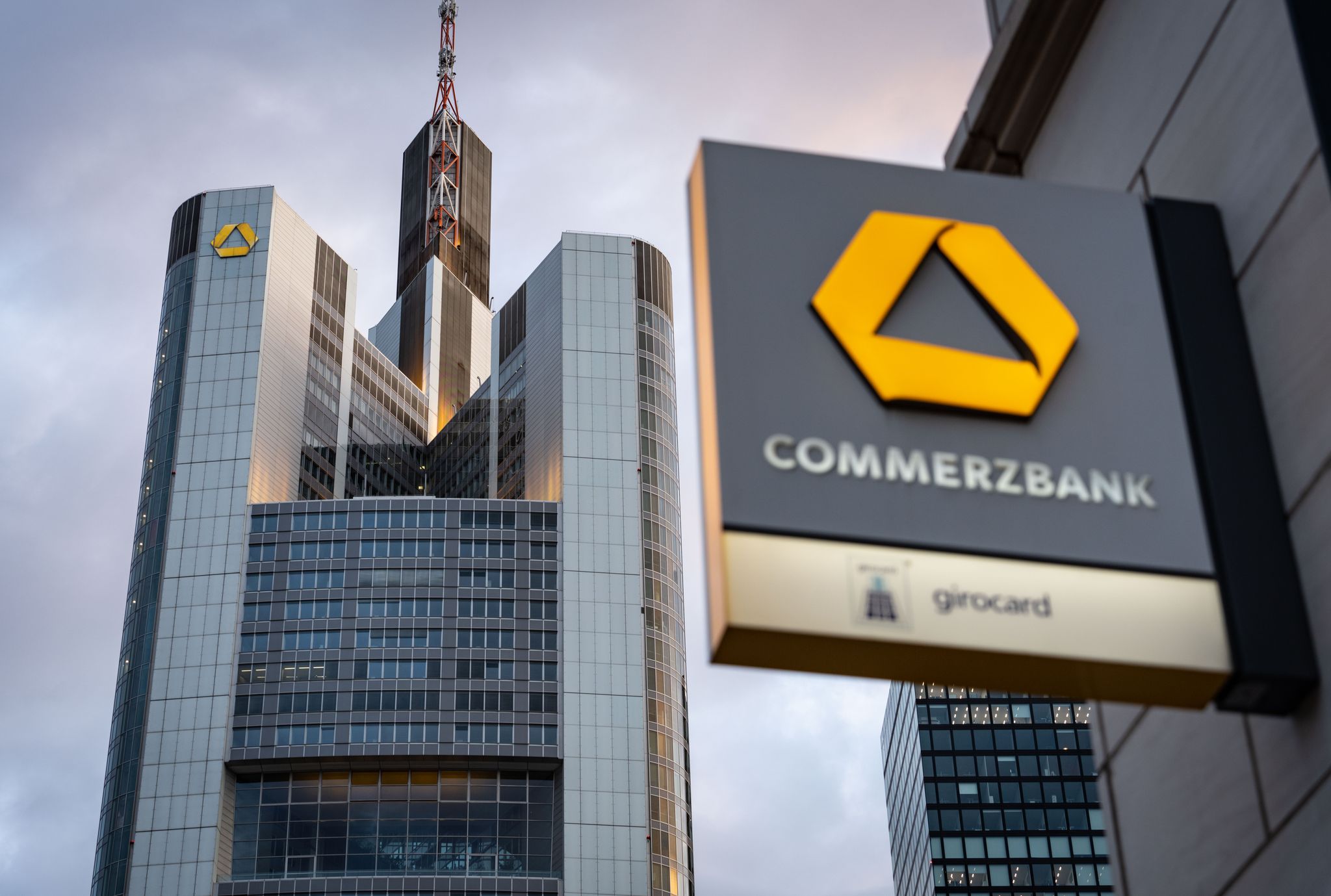 Unicredit schürt mit Commerzbank-Einstieg Übernahmefantasien
