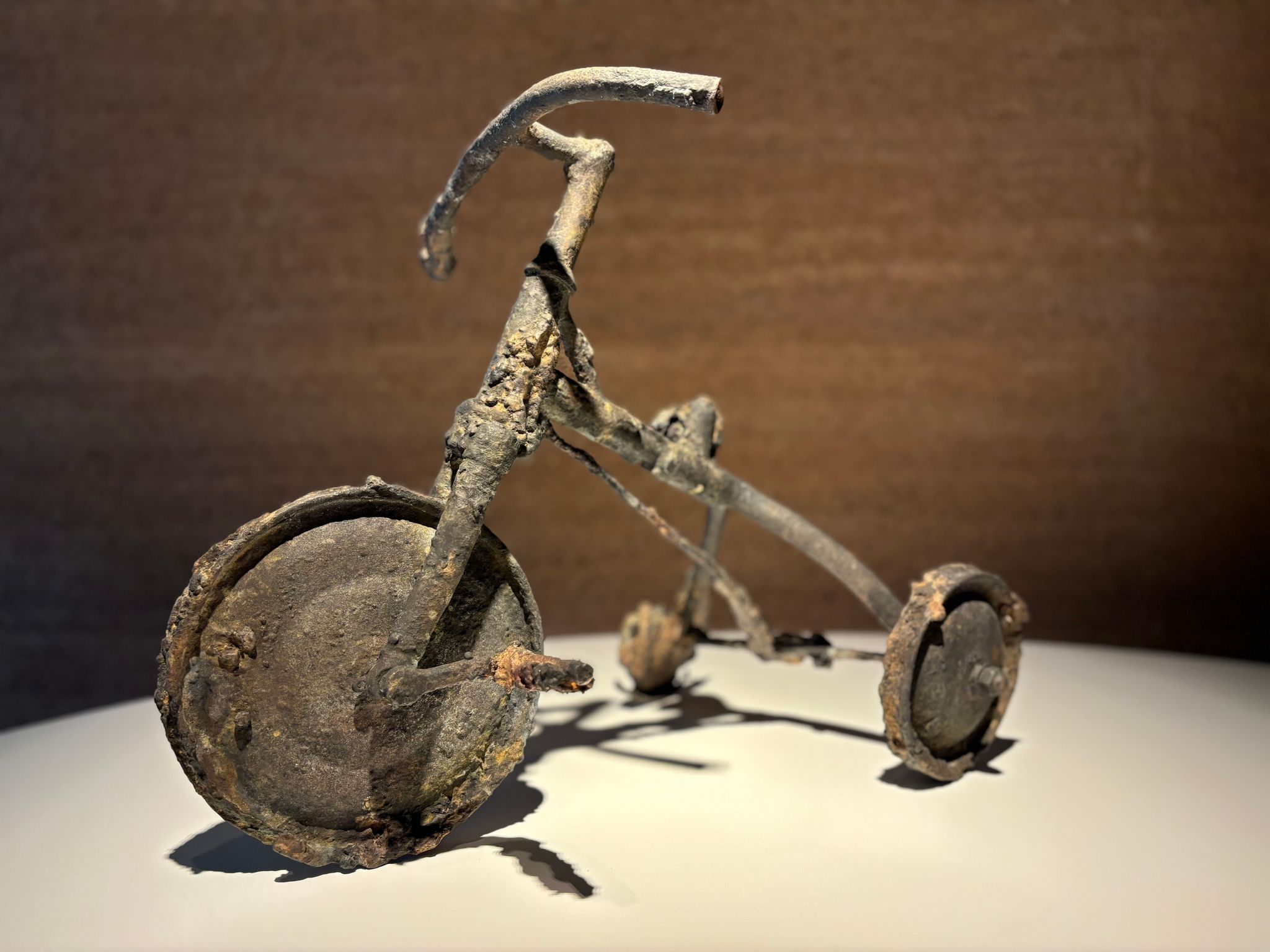 Anti-Atom-Mahnmal: Skulptur von Dreirad in Genf