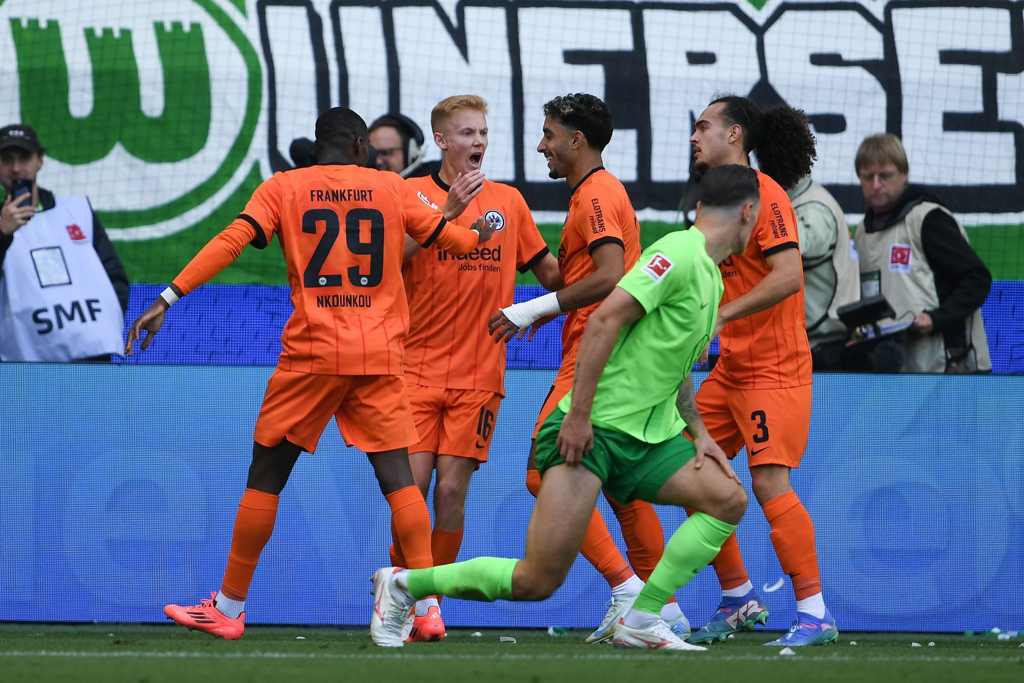 Eintracht Frankfurt siegt dank Marmoush und Ekitiké in Wolfsburg