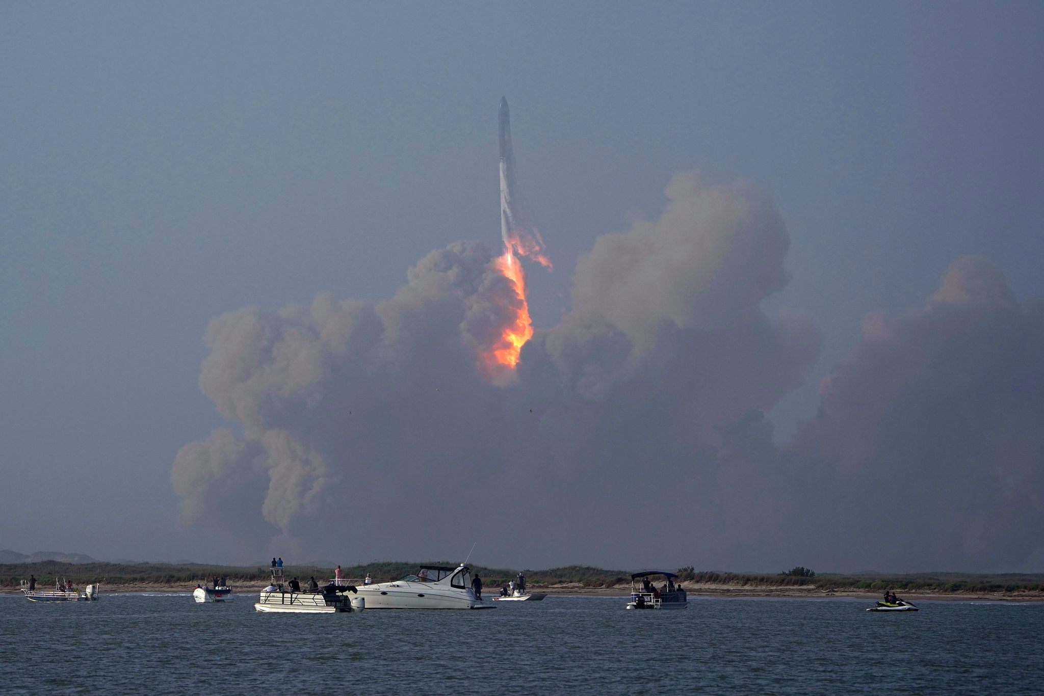 SpaceX-Rakete riss bei Explosion Loch in obere Atmosphäre