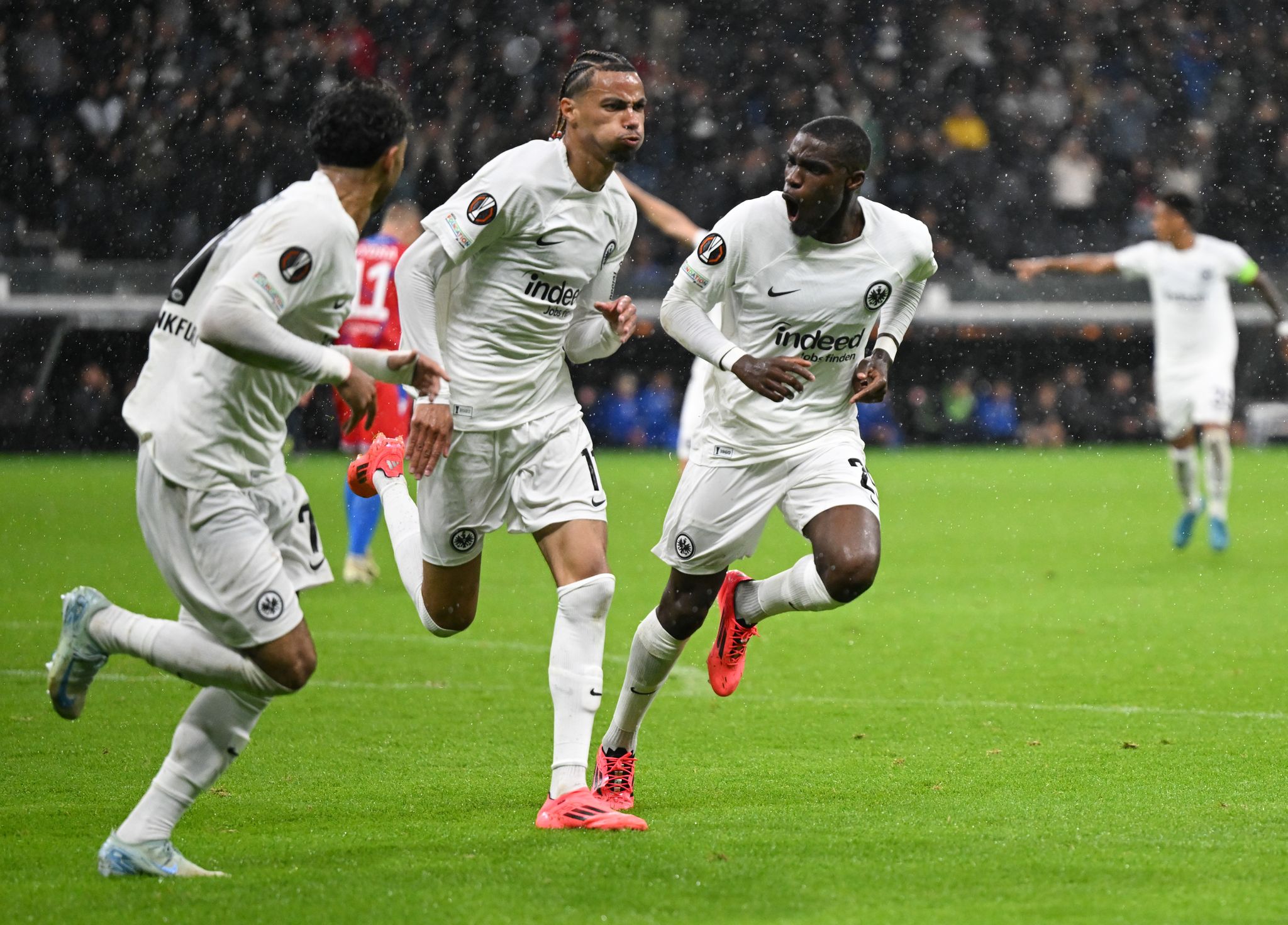 Eintracht Frankfurt verschenkt Europa-League-Auftakt in letzter Minute