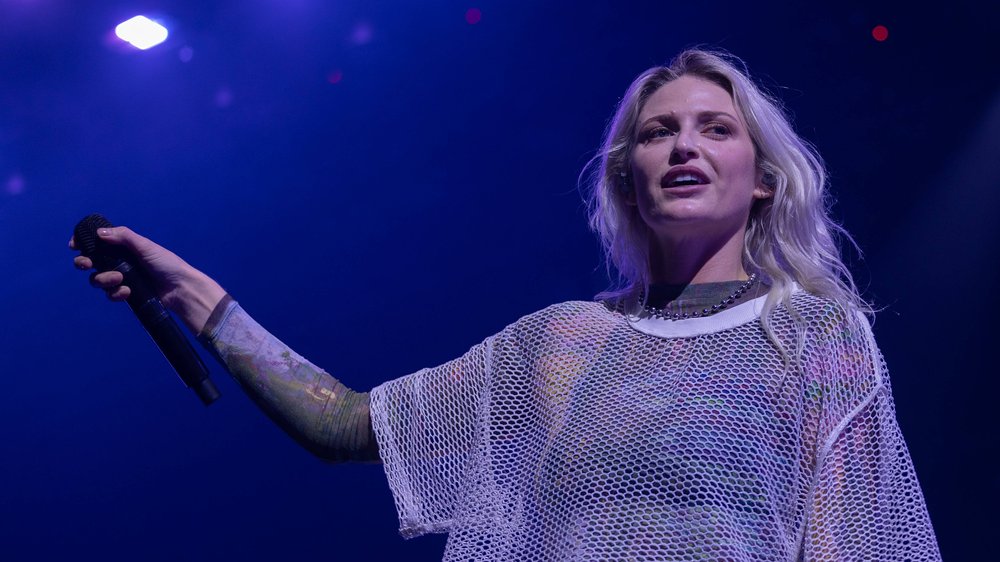 Linkin Park begeistert Hamburg mit neuer Sängerin Emily Armstrong