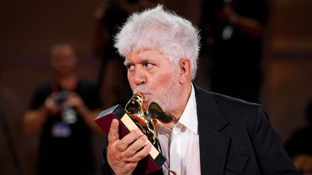 Venedig Filmfestival: Regiestar Pedro Almodóvar gewinnt Goldenen Löwen