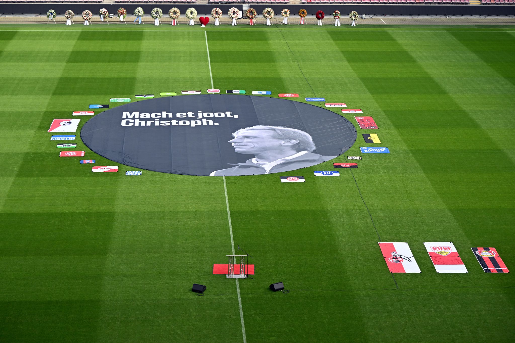 Bewegender Abschied von Daum im Kölner Stadion