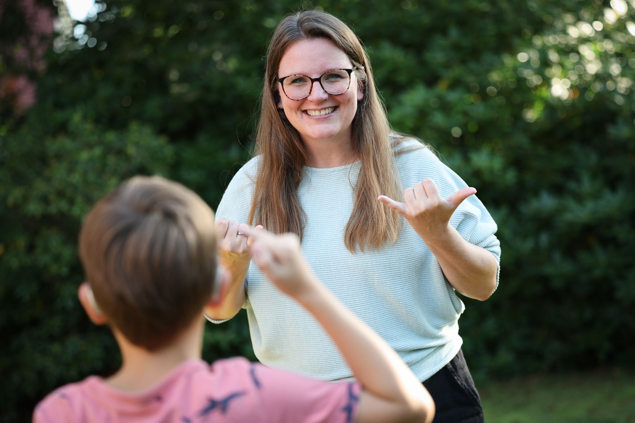 Die Herausforderung der Kommunikation bei tauben Kindern