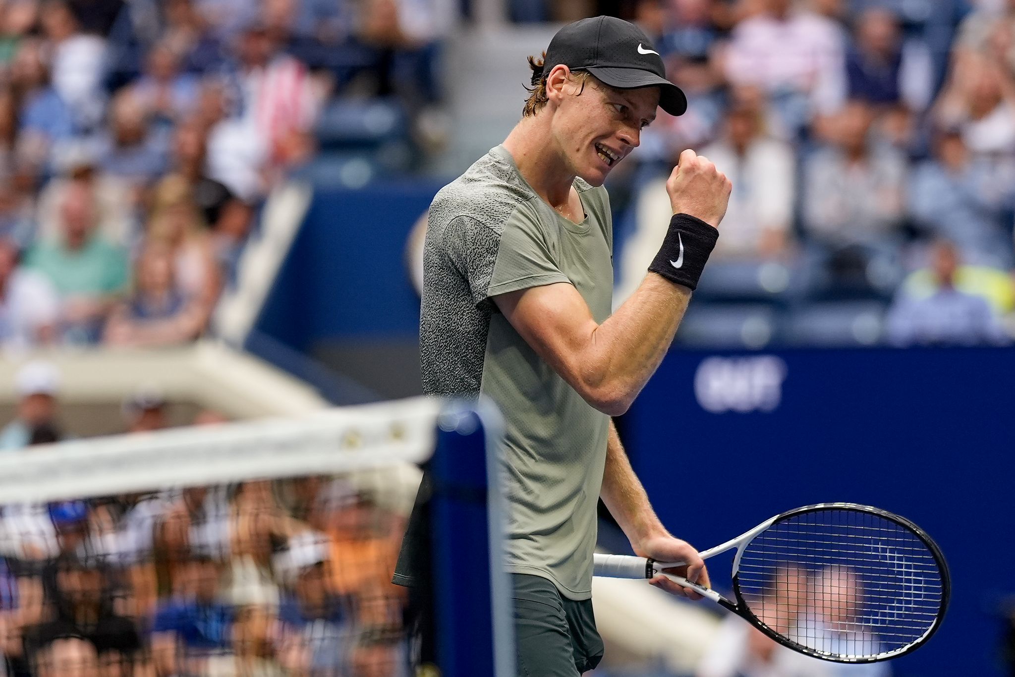 Topfavorit Jannik Sinner erreicht dramatisch das Endspiel bei den US Open