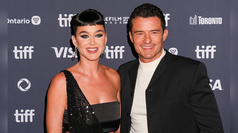 Katy Perry und Orlando Bloom strahlen auf dem roten Teppich