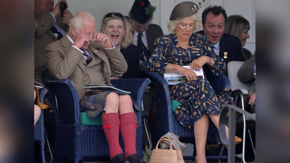 König Charles III. genießt Highland Games in Schottland