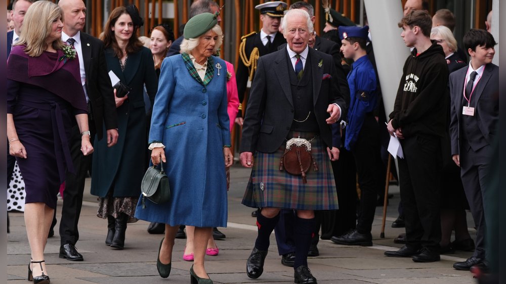 König Charles III. und Camilla besuchen Edinburgh für Parlamentsjubiläum