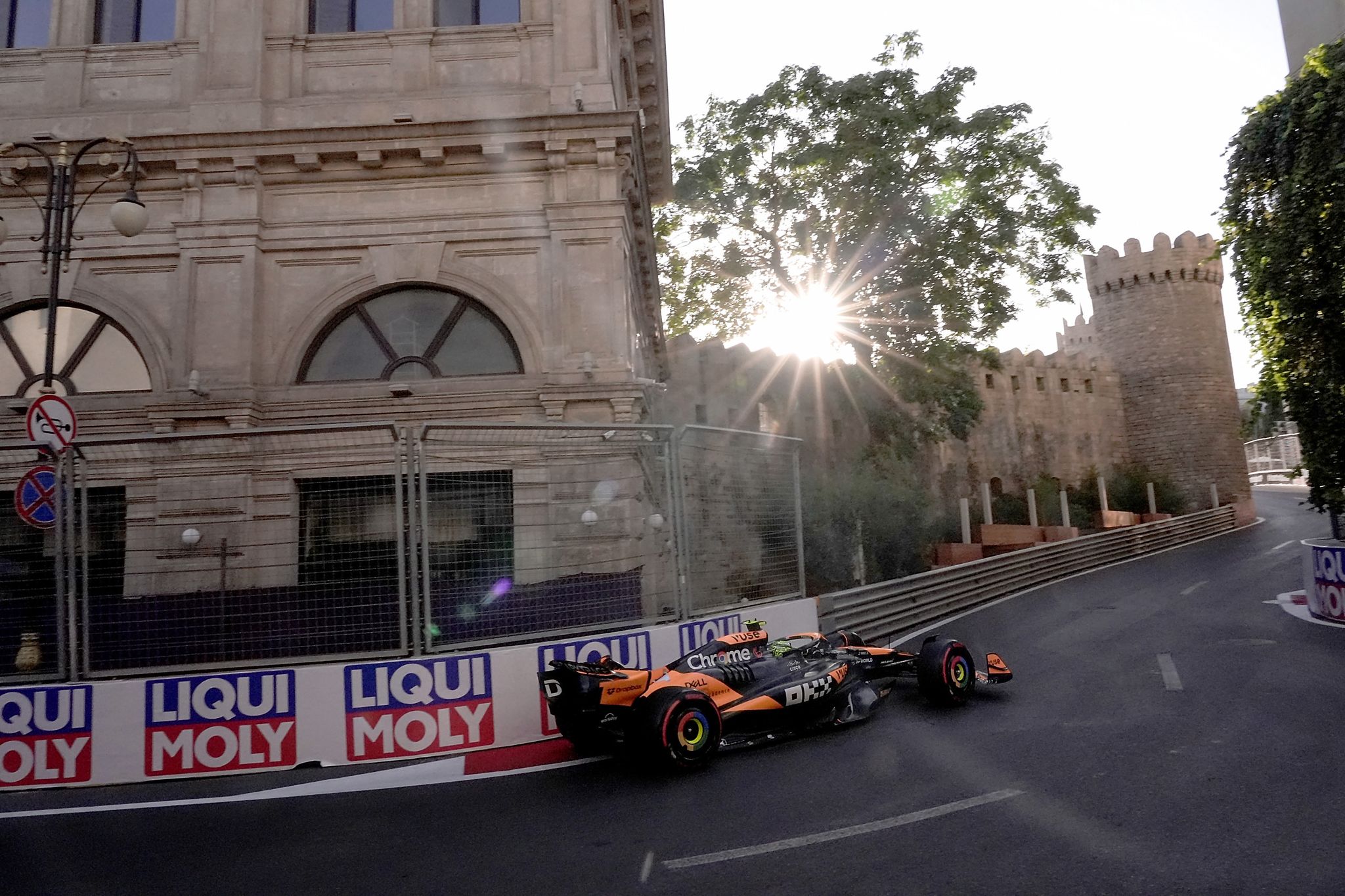 Hamilton bestraft: Norris rückt in Baku weiter nach vorn