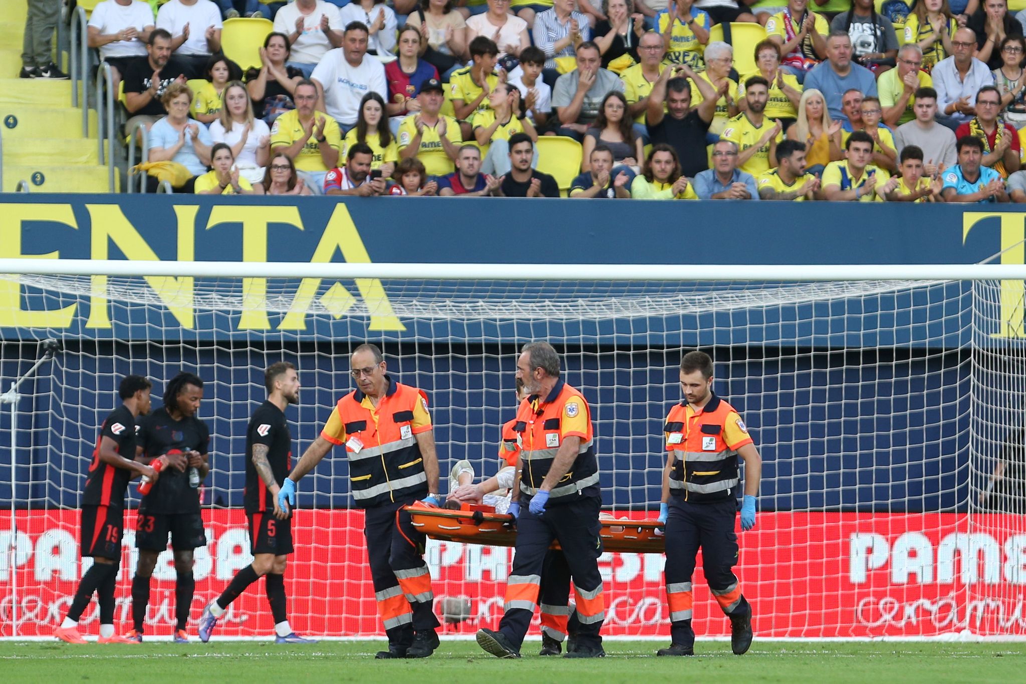Sorge um Keeper ter Stegen – Flick: Wohl schwere Verletzung