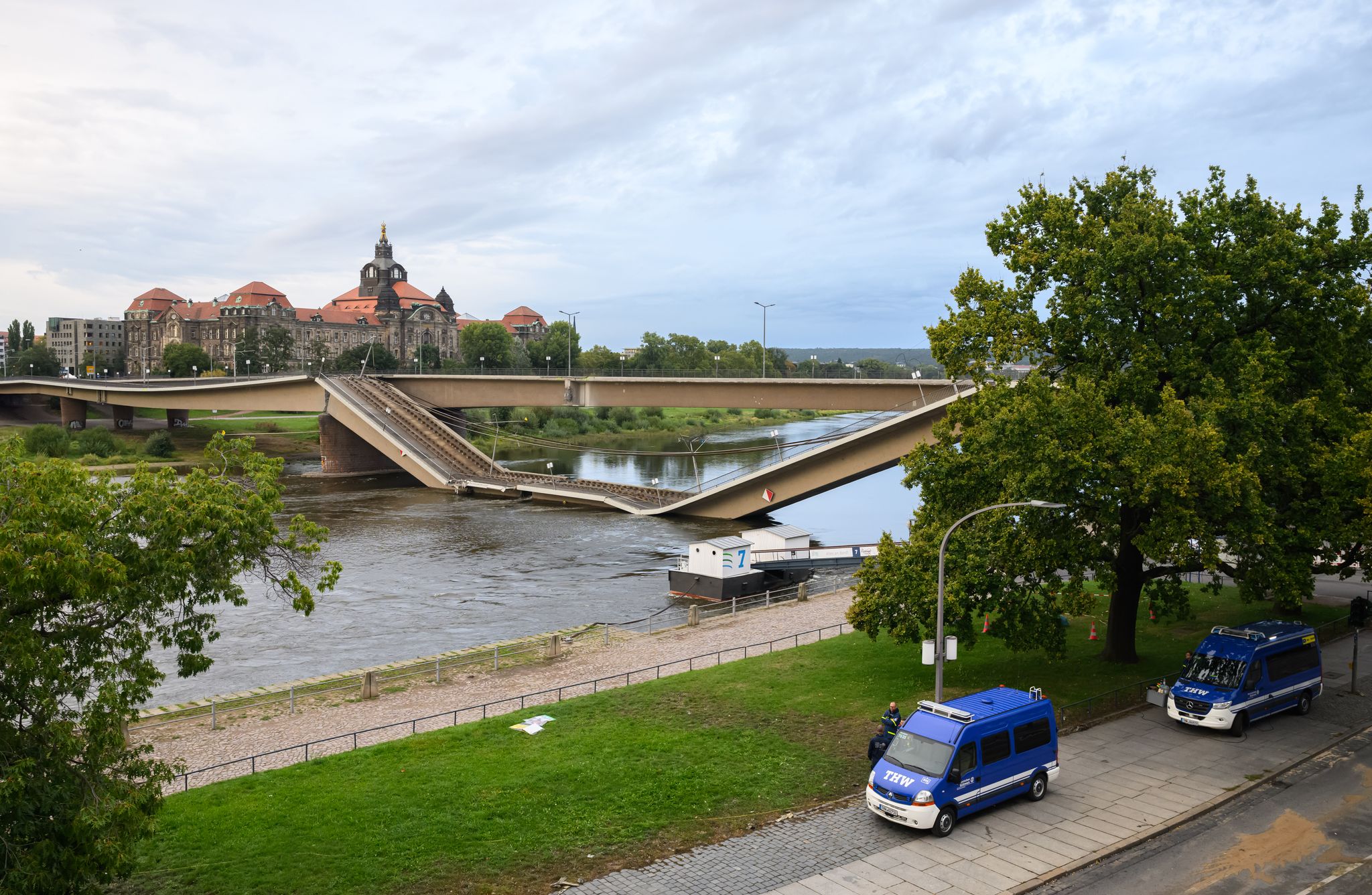 Carolabrücke in Dresden: Einsturzgefahr vor Hochwasser