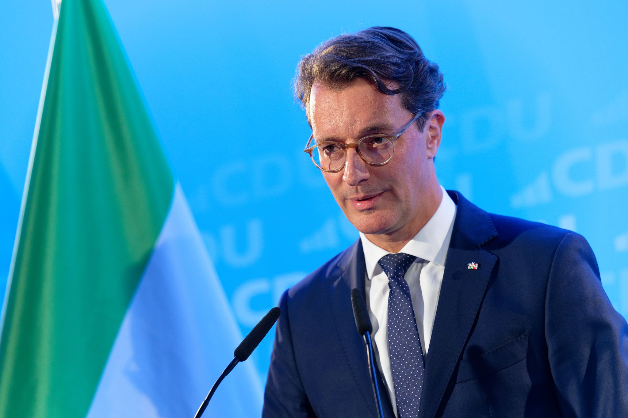 Wüst aus dem Rennen – Rückenwind für Merz