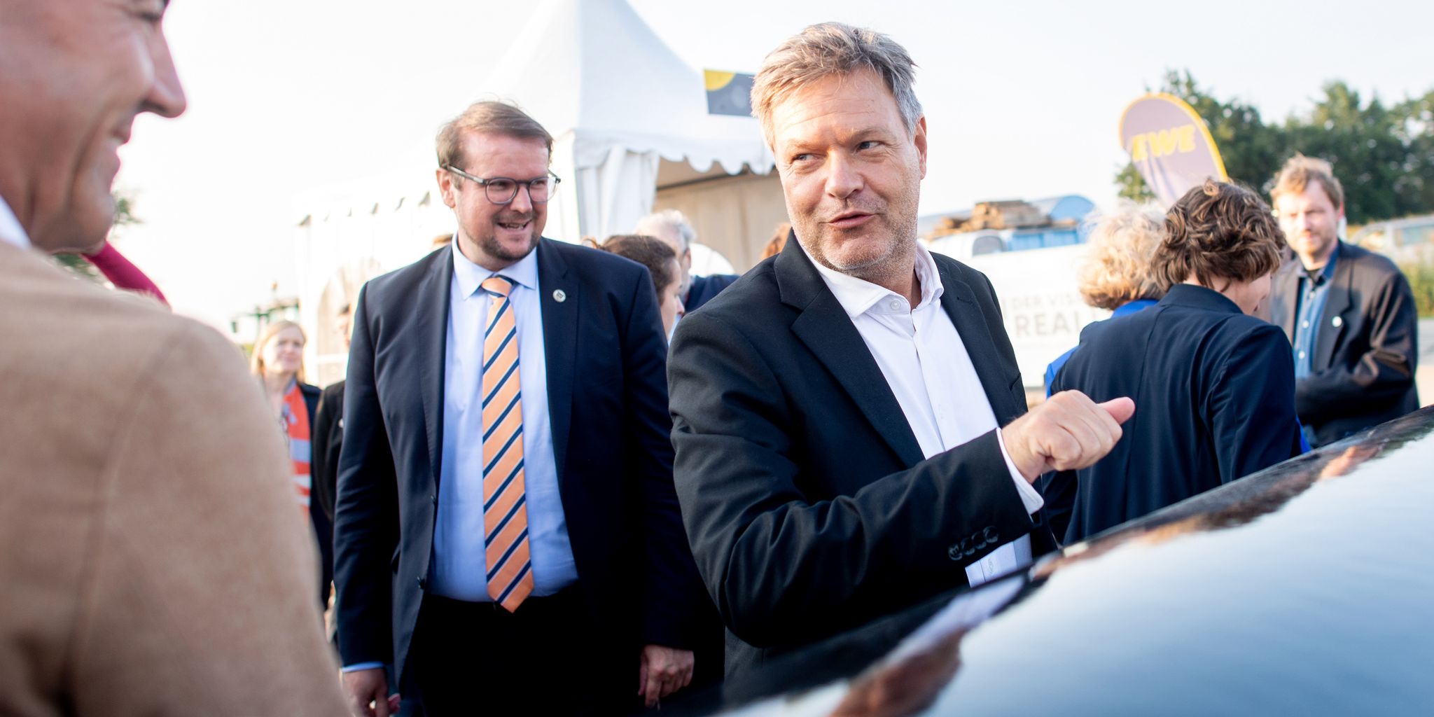 Robert Habeck fordert VW auf, Werksschließungen zu vermeiden