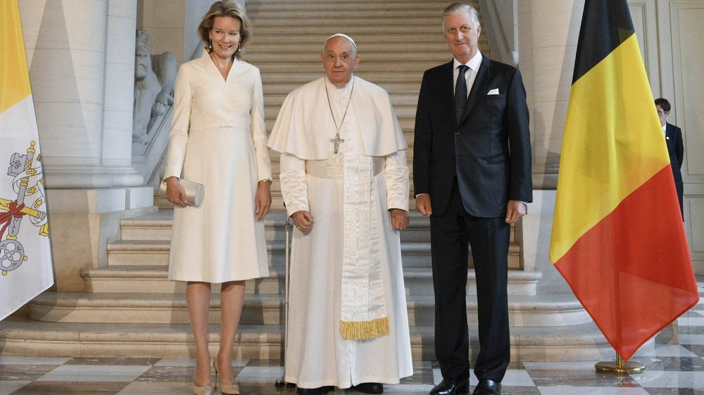 Zu Besuch in Belgien: Das Königspaar begrüßt Papst Franziskus