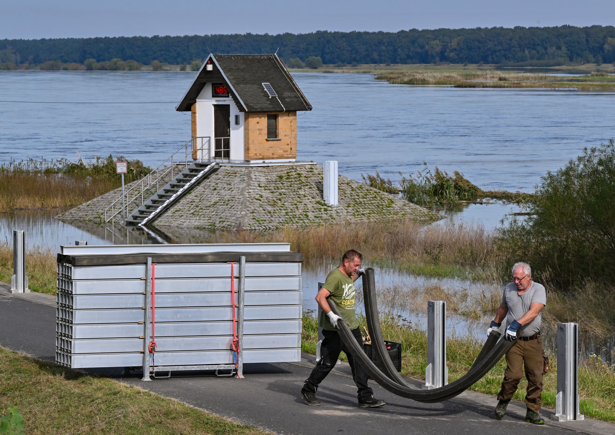 Hochwasser an der Oder erreicht Alarmstufe 4 in Ratzdorf