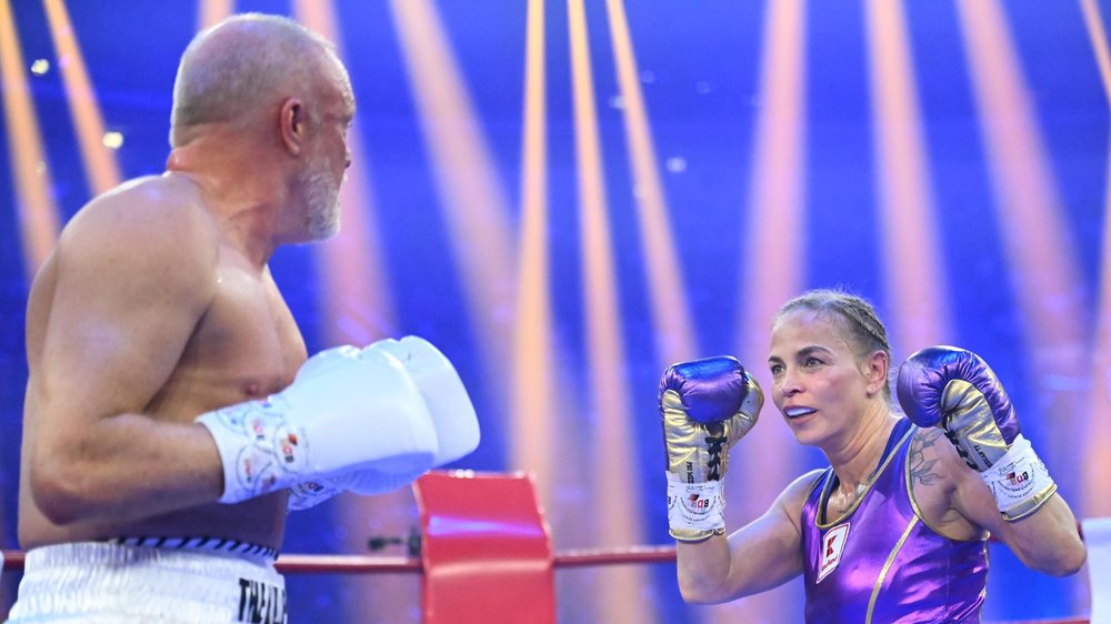 Regina Halmich: Boxhandschuhe werden nach Raab-Kampf versteigert