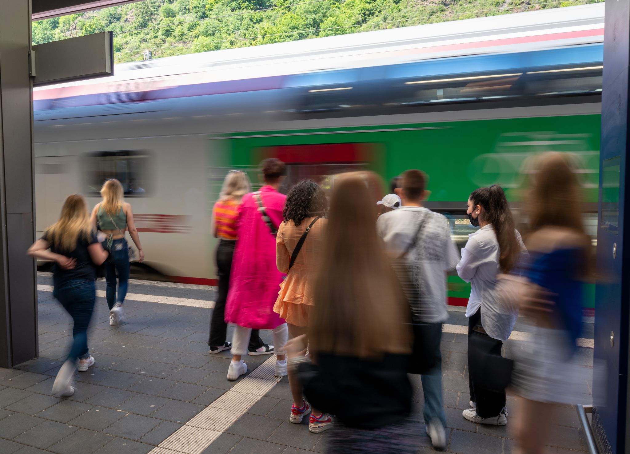 Öffentlicher Nahverkehr in Deutschland verzeichnet Anstieg von sechs Prozent, Deutschlandticket sorgt für Zuwachs