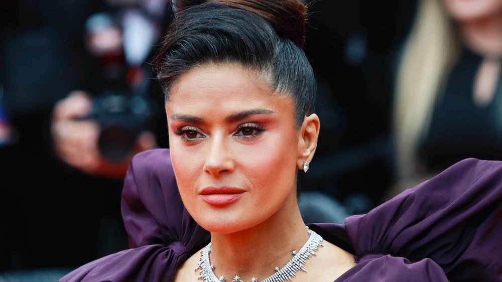 Salma Hayek feiert ihren 58. Geburtstag mit Bikini-Bildern